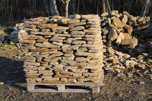 Kamenclub.ru: Песчаник колотый для облицовки (фр. 2-3 см)  купить в Саратове песчаник бежевый серый рыжий песчаник строительный 5000 руб/т   фото КАМЕНЬ КЛУБ