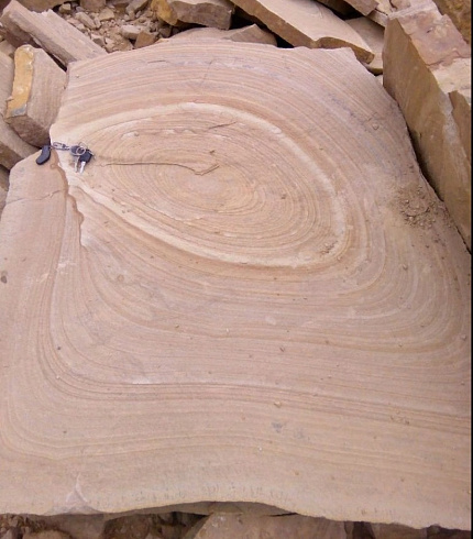 Kamenclub.ru: Форматный камень (плаха) пошаговая дорожка от 70-150 см (4 -12 см)  купить в Саратове плитняк  форматный плаха желтый песчаник 9 000 руб/т   фото КАМЕНЬ КЛУБ