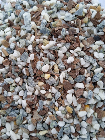 Kamenclub.ru: Мраморная крошка (щебень крошка микс: белый-зеленый-розовый) фр. 5-10 мм  купить в Саратове мрамор белый, зеленый, розовый, разноцветный, молочный декоративная ландшафтная мраморная крошка 9500 руб/т   фото КАМЕНЬ КЛУБ