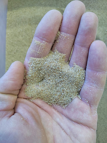 Кварцевый песок для площадок фр. 0,16-0,63 мм.  купить в Саратове фото Камень Клуб