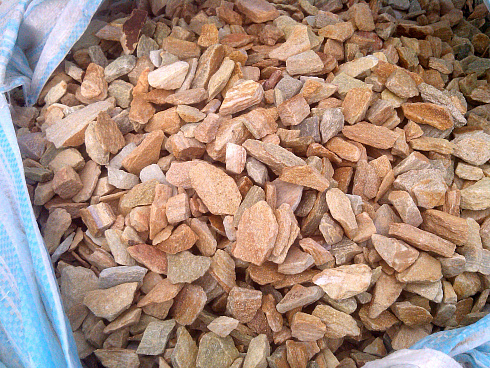 Kamenclub.ru: Щебень крошка желтый (ЗЛАТОЛИТ) фр. 20-40 мм.  купить в Саратове златолит бежевый, золотистый, желтый декоративная каменная крошка 10800 руб/т   фото КАМЕНЬ КЛУБ