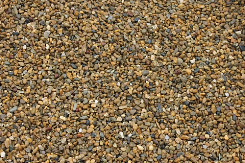 Kamenclub.ru: Галька окат (серо-желтая) фр.5-10 мм. купить  в Саратове галька речная рыжий, желтый, рыжий, серо-желтый речная окатанная галька декоративная 5000 руб/т   фото КАМЕНЬ КЛУБ