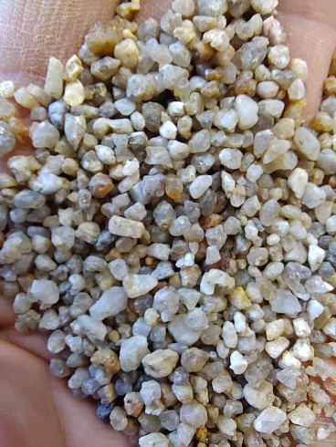 Кварцевый песок для площадок фр. 2-5 мм.  купить в Саратове фото Камень Клуб