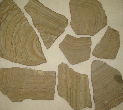 Kamenclub.ru: Песчаник пластушка желтый с разводом под дерево (2 см)  купить в Саратове плитняк желтый с разводами, желтый, рыжий, серый песчаник пластушка рваная ландшафтная 11 000 руб/м3   фото КАМЕНЬ КЛУБ