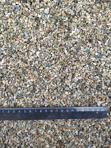 Kamenclub.ru: Галька речная окат (серая) фр.3-5 мм купить  в Саратове галька речная серая бежевый темно-серый окатанный речной камень округлый 9500 руб/т   фото КАМЕНЬ КЛУБ