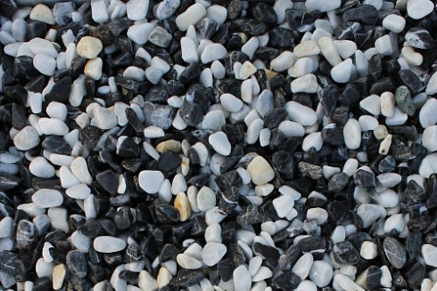 Kamenclub.ru: Мраморная крошка (щебень галтованный микс:: серый-зеленый-розовый) фр.10-20 мм.  купить в Саратове мрамор серый, зеленый, розовый щебень окатанный округлый декоративный ландшафтный 15500 руб/т   фото КАМЕНЬ КЛУБ