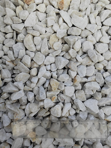 Kamenclub.ru: Мраморная крошка, щебень, цвет-белый, фр. 10-20 мм.  купить в Саратове мрамор белый, молочный айвори каменная ландшафтная декоративная крошка шебня 12000 руб/т   фото КАМЕНЬ КЛУБ