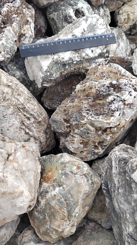 Kamenclub.ru: Кварцевый валунчик фр.100-300 мм.  купить в Саратове кварц белый, бежевый молочный рыжий крупный природный камень галечник 7850 руб/т   фото КАМЕНЬ КЛУБ