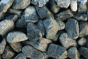 Kamenclub.ru: Щебень галтованный зеленый (змеевик) фр. 50-100 мм.  купить в Саратове галтовка мраморная зеленый, салатовый мрамор 12 500 руб/т   фото КАМЕНЬ КЛУБ