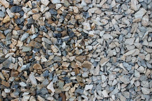 Kamenclub.ru: Мраморная крошка (щебень крошка медовый), фр. 10-20 мм.  купить в Саратове песчаник бежевый, серый каменная ландшафтная крошка  12000 руб/т   фото КАМЕНЬ КЛУБ