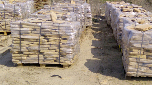 Kamenclub.ru: Песчаник пластушка галтованный желтый с рисунком (3 см)  купить в Саратове плитняк - пластушка желтый песчаник 21000 руб/м3   фото КАМЕНЬ КЛУБ