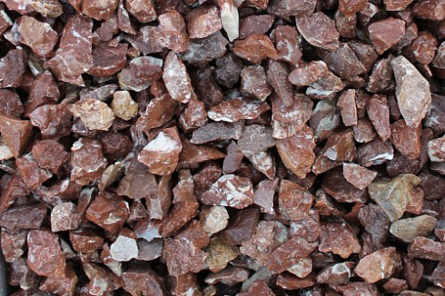 Kamenclub.ru: Мраморная крошка (щебень крошка розовый) фр. 3-5 мм.  купить в Саратове мрамор розовый, красный декоративная ландшафтная мраморная крошка 11500 руб/т   фото КАМЕНЬ КЛУБ
