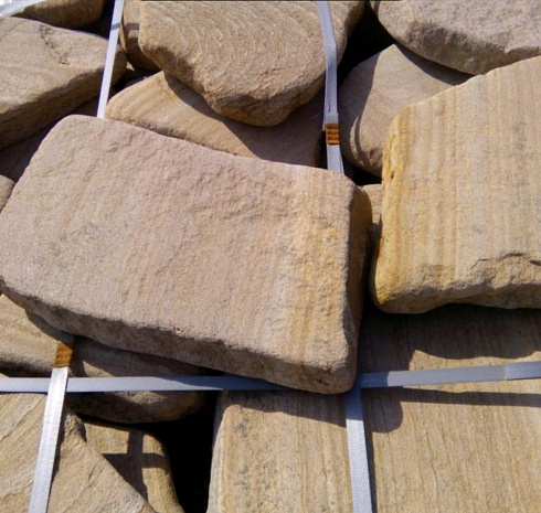 Kamenclub.ru: Песчаник пластушка галтованный желтый с рисунком (3 см)  купить в Саратове плитняк - пластушка желтый песчаник 21000 руб/м3   фото КАМЕНЬ КЛУБ