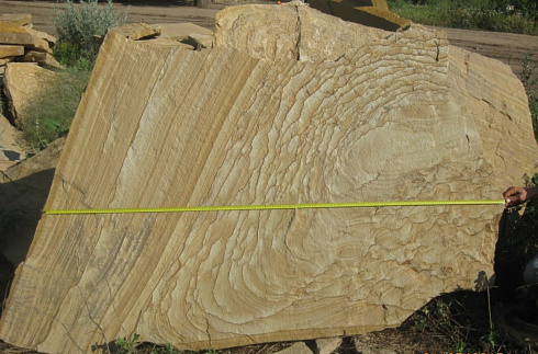 Kamenclub.ru: Форматный камень (плаха) пошаговая дорожка от 70-150 см (4 -12 см)  купить в Саратове плитняк  форматный плаха желтый песчаник 9 000 руб/т   фото КАМЕНЬ КЛУБ
