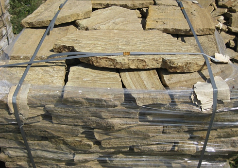 Kamenclub.ru: Песчаник пластушка желтый с рисунком (3 см)  купить в Саратове песчаник желтый с рисунком, рыжий, желтый песчаник пластушка ландшафтная рваная 8 500 руб/м3   фото КАМЕНЬ КЛУБ