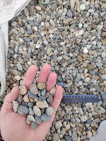 Kamenclub.ru: Галька речная окат (серая) фр.10-20 мм купить  в Саратове галька речная серая, серый, темно-серый, светло-серый, коричневый ландшафтная декоративная речная окатанная округлая галька 5000 руб/т   фото КАМЕНЬ КЛУБ