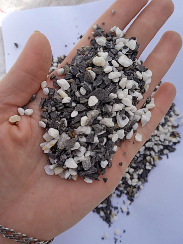 Kamenclub.ru: Мраморная крошка (щебень крошка микс: белый-зеленый-розовый) фр. 5-10 мм  купить в Саратове мрамор белый, зеленый, розовый, разноцветный, молочный декоративная ландшафтная мраморная крошка 9500 руб/т   фото КАМЕНЬ КЛУБ