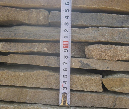 Kamenclub.ru: Песчаник пластушка желтый с разводом под дерево (2 см)  купить в Саратове плитняк желтый с разводами, желтый, рыжий, серый песчаник пластушка рваная ландшафтная 11 000 руб/м3   фото КАМЕНЬ КЛУБ