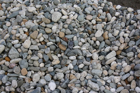 Kamenclub.ru: Галька речная окат (серая) фр.40-60 мм купить  в Саратове галька речная серый бежевый рыжий коричневый округлый речной камень 5000 руб/т   фото КАМЕНЬ КЛУБ