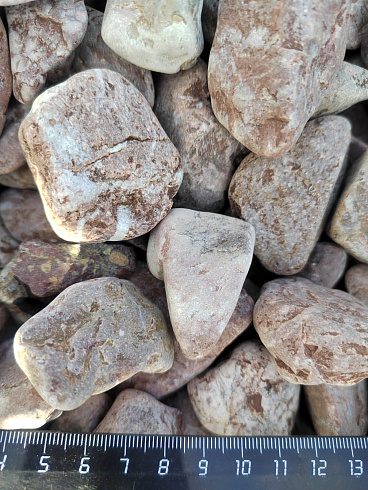 Kamenclub.ru: Мраморная крошка (щебень галтованный розовый) фр.20-40 мм.  купить в Саратове мрамор розовый, красный оголтованный округлый щебень  15000 руб/т   фото КАМЕНЬ КЛУБ