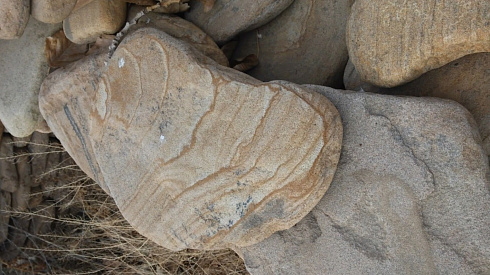 Kamenclub.ru: Песчаник пластушка галтованный желтый с рисунком (3 см)  купить в Саратове плитняк - пластушка желтый песчаник 21000 руб/м3   фото КАМЕНЬ КЛУБ