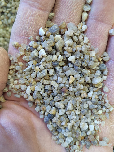 Кварцевый песок сухой фракцинированный фр. 1,6-4 мм.  купить в Саратове фото Камень Клуб