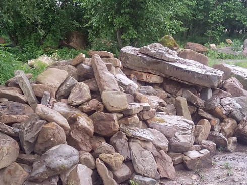 Kamenclub.ru: Песчаник декоративный ландшафтный (фр. 300-500 мм)  купить в Саратове песчаник желтый рыжий серый зеленый валун речной окатанный природный песчаника 4 500 руб/т   фото КАМЕНЬ КЛУБ