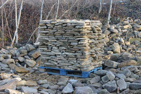 Kamenclub.ru: Песчаник колотый для облицовки (фр. 2-3 см)  купить в Саратове песчаник бежевый серый рыжий песчаник строительный 5000 руб/т   фото КАМЕНЬ КЛУБ