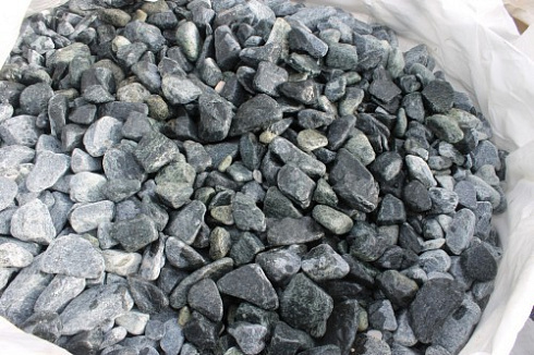 Kamenclub.ru: Щебень галтованный зеленый (змеевик) фр. 50-100 мм.  купить в Саратове галтовка мраморная зеленый, салатовый мрамор 12 500 руб/т   фото КАМЕНЬ КЛУБ