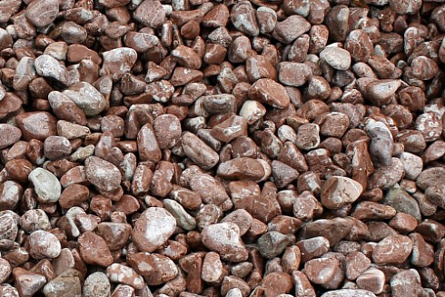 Kamenclub.ru: Мраморная крошка (щебень галтованный розовый) фр.40-70 мм.  купить в Саратове мрамор розовый, красный галтовка мраморная щебня 15000 руб/т   фото КАМЕНЬ КЛУБ