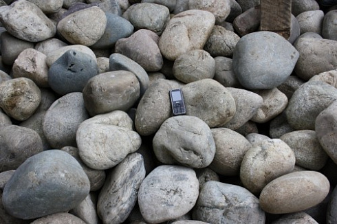 Kamenclub.ru: Речной валун (Ассорти) фр.100-300 мм.  купить в Саратове галечник серый, темно-серый, светло-серый речная галька крупных размеров 4200 руб/т   фото КАМЕНЬ КЛУБ