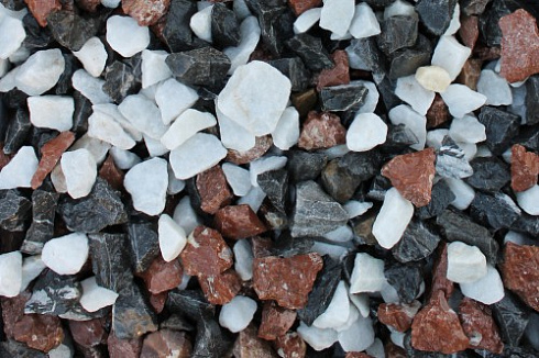 Kamenclub.ru: Мраморная крошка (щебень крошка микс: белый-зеленый-розовый) фр. 3-5 мм.  купить в Саратове мрамор белый, зеленый, розовый мраморная декоративная крошка каменная 12000 руб/т   фото КАМЕНЬ КЛУБ