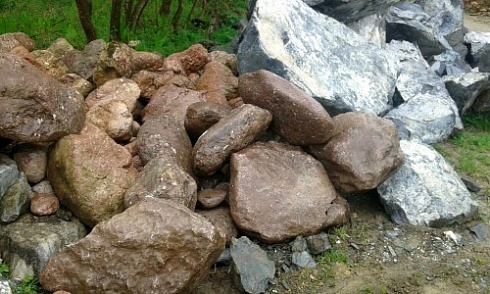 Kamenclub.ru: Конгломераты фр. 300-1000 мм.  купить в Саратове кварц мрамор диабаз коричневый, серый зеленоватый речной валун крупный 6500 руб/т   фото КАМЕНЬ КЛУБ