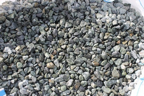 Kamenclub.ru: Щебень крошка зеленый (змеевик) фр. 20-40 мм.  купить в Саратове мрамор зеленый, салатовый ландшафтная мраморная крошка 8500 руб/т   фото КАМЕНЬ КЛУБ