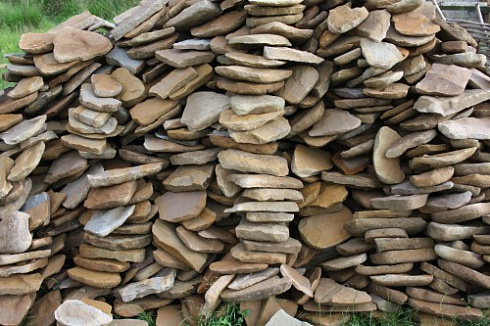 Kamenclub.ru: Песчаник колотый для облицовки (фр. 2-3 см)  купить в Саратове песчаник бежевый серый рыжий песчаник строительный 5000 руб/т   фото КАМЕНЬ КЛУБ