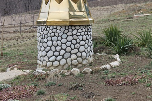 Kamenclub.ru: Галька речная плоская (бело-серая) фр. 100-200-300 мм. купить  в Саратове галька речная плоская серый, белый, бело-серый, серо-белый речная галька плоская  9000 руб/т   фото КАМЕНЬ КЛУБ