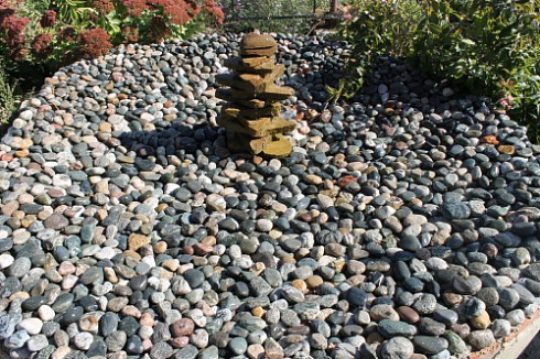 Kamenclub.ru: Галька окат (цветная картошка) фр. 50-100 мм. купить  в Саратове галька природная окатанная серый белый цветной синий темно-серый коричневый округлый галечник окатанный 6800 руб/т   фото КАМЕНЬ КЛУБ