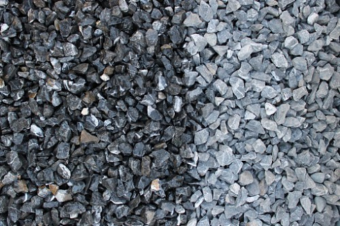 Kamenclub.ru: Щебень крошка черный (мрамор) фр. 10-20 мм.  купить в Саратове мрамор черный с белыми прожилками, черный, белый каменная ландшафтная декоративная крошка щебня 11000 руб/т   фото КАМЕНЬ КЛУБ