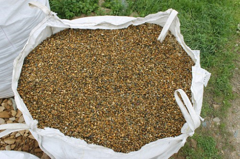 Kamenclub.ru: Галька окат (серо-желтая) фр.10-20 мм. купить  в Саратове галька серо-желтая, рыжая, серый речная окатанная округлая галька 5000 руб/т   фото КАМЕНЬ КЛУБ