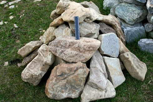 Kamenclub.ru: Песчаник декоративный ландшафтный (фр. 300-500 мм)  купить в Саратове песчаник желтый рыжий серый зеленый валун речной окатанный природный песчаника 4 500 руб/т   фото КАМЕНЬ КЛУБ