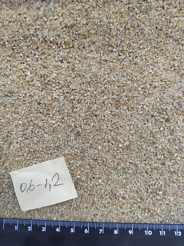 Кварцевый песок для площадок фр. 0,6-1,2 мм.  купить в Саратове фото Камень Клуб