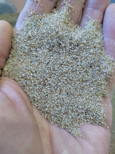 Кварцевый песок для площадок фр. 0,3 - 1 мм.  купить в Саратове фото Камень Клуб