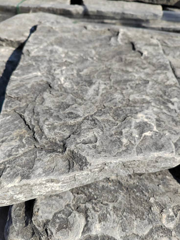 Kamenclub.ru: Песчаник галтованный для облицовки (фр. 2-5 см)  купить в Саратове песчник рыжий желтый серый песчаник окатанный речной 6 000 руб/т   фото КАМЕНЬ КЛУБ