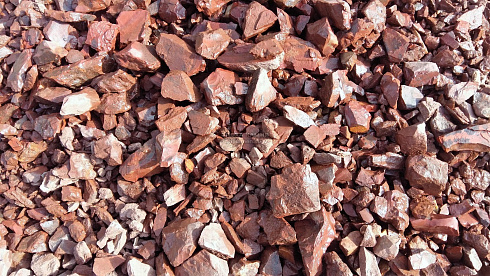 Kamenclub.ru: Щебень крошка красный (ЯШМА) фр. 5-10 мм.  купить в Саратове крошка каменная яшмы красный, бордовый, темно-красный декоративная крошка ландшафтная каменная яшмоидная 8500 руб/т   фото КАМЕНЬ КЛУБ