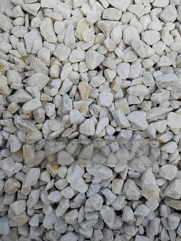 Kamenclub.ru: Мраморная крошка, щебень, цвет-белый, фр. 10-20 мм.  купить в Саратове мрамор белый, молочный айвори каменная ландшафтная декоративная крошка шебня 12000 руб/т   фото КАМЕНЬ КЛУБ