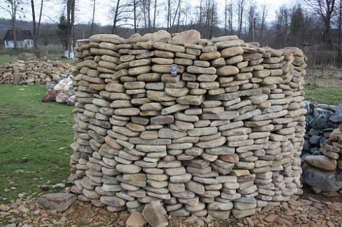 Kamenclub.ru: Песчаник для мощения дорожек, площадок, парковок ( фр 5-10 см)  купить в Саратове песчаник  серый желтый коричневый рыжий песчаник оголтованный окатанный 6500 руб/т   фото КАМЕНЬ КЛУБ