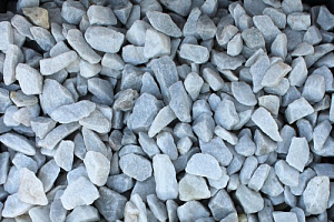 Kamenclub.ru: Мраморная крошка, щебень, цвет-белый, фр. 40-70 мм.  купить в Саратове мрамор белый молочный айвори мраморный каменный декоративный  12000 руб/т   фото КАМЕНЬ КЛУБ