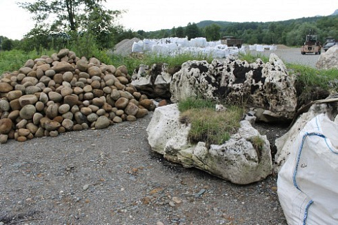 Kamenclub.ru: Песчаник ядра, фр. 100-300 мм  купить в Саратове песчаник бежевый серый рыжий речная галька 5 000 руб/т   фото КАМЕНЬ КЛУБ