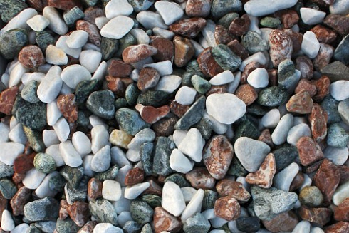 Kamenclub.ru: Мраморная крошка (щебень галтованный микс:: серый-зеленый-розовый) фр.10-20 мм.  купить в Саратове мрамор серый, зеленый, розовый щебень окатанный округлый декоративный ландшафтный 15500 руб/т   фото КАМЕНЬ КЛУБ