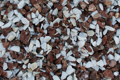 Kamenclub.ru: Мраморная крошка (щебень крошка микс : белый-черный-розовый) фр. 3-5 мм.  купить в Саратове мрамор белый, черный, розовый, разноцветный мраморная каменная крошка декорвтивная 12000 руб/т   фото КАМЕНЬ КЛУБ